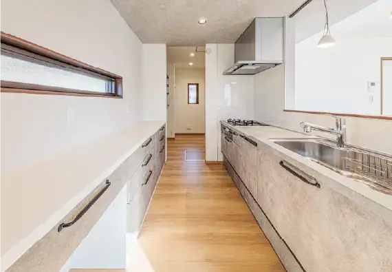 内観画像：前田モデル