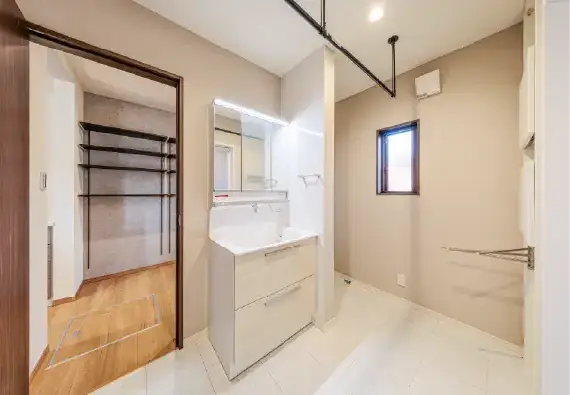 内観画像：前田モデル