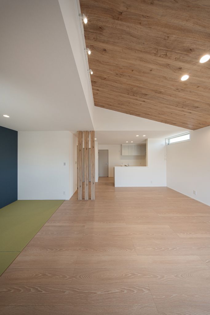 平屋のLDK 木目勾配天井