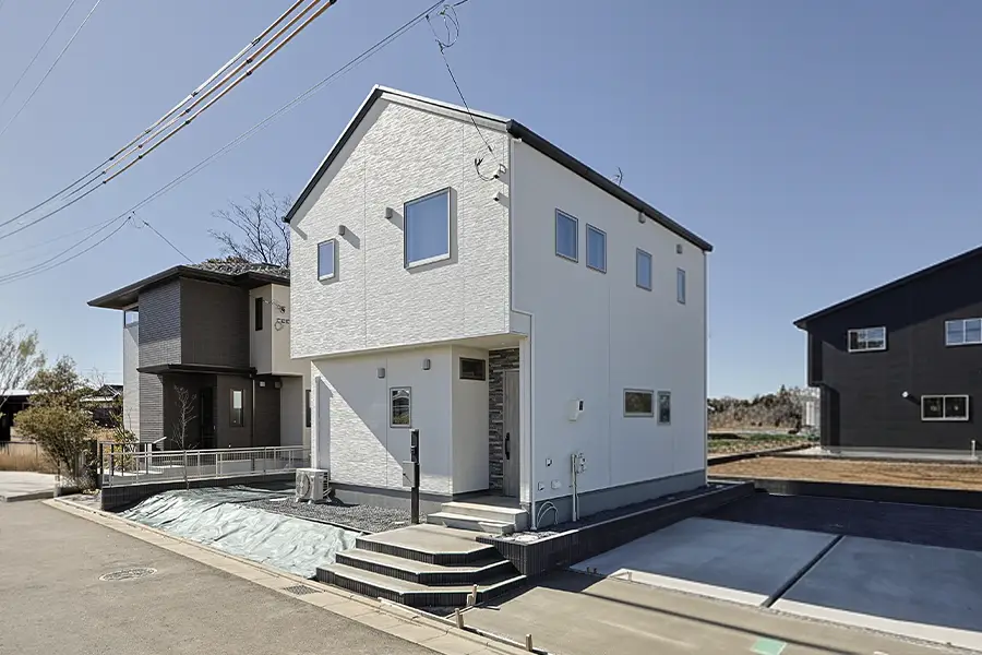 香取台エリアの落ち着いた住宅街と物件外観
