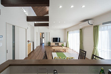 施工事例｜デザインや間取りにこだわった開放的な平屋の住まい