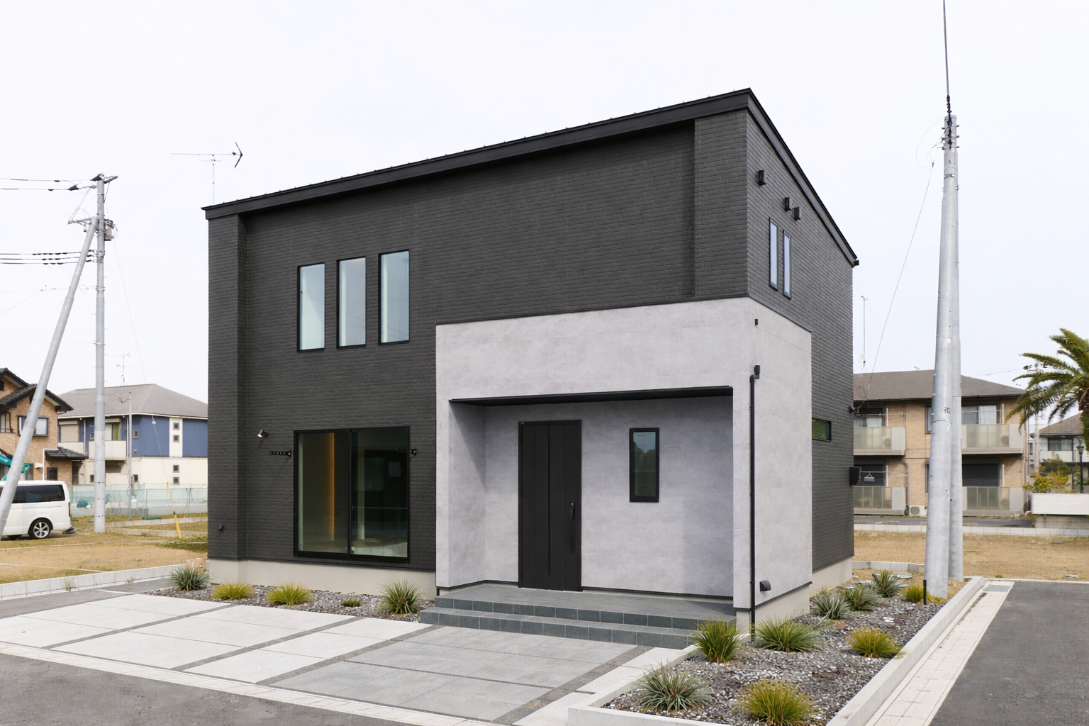 大開口サッシのある明るいモダンリビング