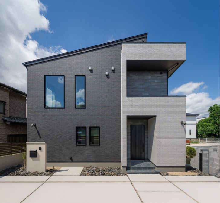 ブラック×ホワイトのインテリアが美しい、細部にまでこだわったラグジュアリーな邸宅